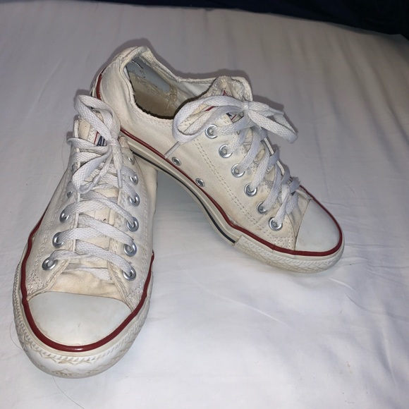 White Lowcut Converse - Picture 1 of 3